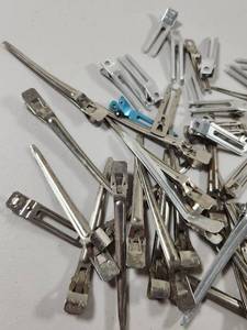 lot 336 image: Mixed Lot of Metal Hair Clips and Barrettes Vintage