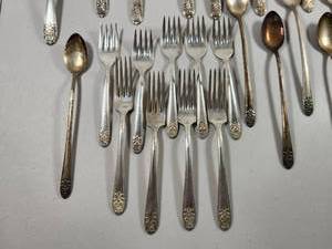 lot 338 image: 1954 Melody by Melody Silverplate