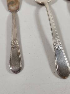 lot 343 image: Rogers Silver Plated Flatware Set with Ornate Pattern