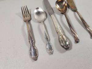 lot 345 image: 1847 Rogers Bros Extra Plate Silverware Set
