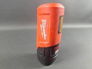 lot 1 image: Milwaukee M12 12V Lithium-Ion Battery 1.5 AH