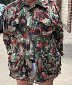 lot 30 image: Vintage Swiss Army Alpenflage Camouflage Long Haul Field Jacket