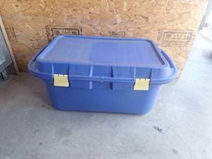 lot 51 image: Large Storage Tote w Handles Approx 35 Gallon
