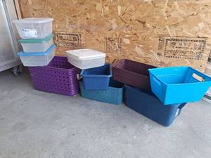 lot 419 image: Mixed Plastic Storage Container Lot