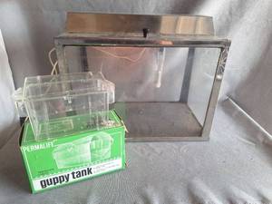 lot 420 image: So Cool Retro Tank, Working Light, Filter Looks New & NIB Guppy Tank Holds Water