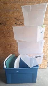lot 134 image: (4) 64 Quart Totes, 3 Unmatched Lids, & Blue Large Tote