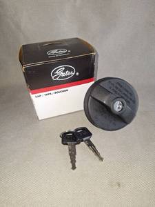 lot 143 image: Gates Locking Fuel Cap with Keys