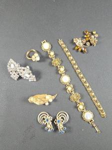 lot 501 image: VTG Blue Diamante, Avon, Coventry