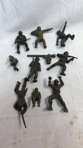 lot 115 image: Plastic Army Men Military Soldier Figures Set