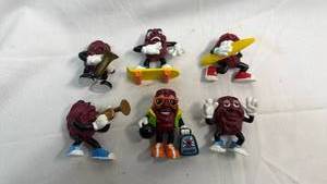 lot 121 image: California Raisins PVC Figure Collection Set
