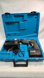 lot 166 image: Bosch B2100 9.6V Cordless Drill with Battery Charger and Case