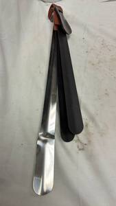 lot 200 image: Shoe Horn Collection