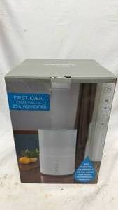 lot 201 image: Essential Oil Humidifier 2.5L Ultrasonic Diffuser