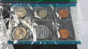 lot 205 image: U.S. Mint Uncirculated Coin Set