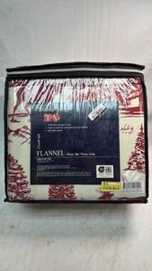 lot 239 image: King Size Flannel Duvet Cover Set Mountain Toile Pattern