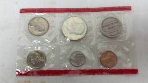 lot 250 image: 1969 US Coin Set with Kennedy Half Dollar and Roosevelt Dime