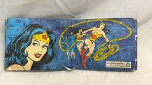 lot 252 image: Wonder Woman Trifold Wallet DC Comics