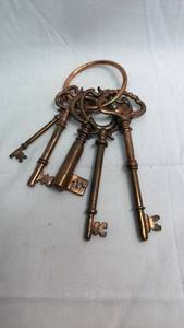 lot 23 image: Decorative Skeleton Keys with Ornate Ring Set