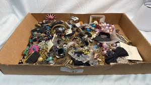 lot 89 image: Mixed Costume Jewelry Collection