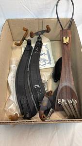 lot 97 image: Violin Shoulder Rest Set with Accessories