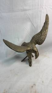 lot 101 image: Decorative Brass Eagle Sculpture with Spread Wings