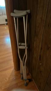 lot 50610 image: Adjustable Aluminum Crutches with Underarm Pads