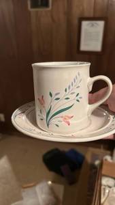 lot 50656 image: Excel Summer Garden Floral Pattern set of 4 Tea Cup and Saucer Set