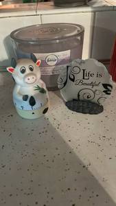 lot 50685 image: Cow Kitchen Timer and Life is Beautiful Decorative Stone