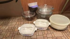 lot 50687 image: Mixed Casserole Dish and Bakeware Collection