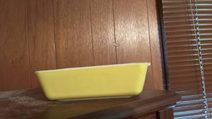 lot 50700 image: Pyrex Yellow Rectangular Loaf Pan