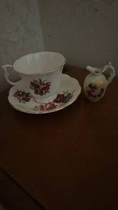 lot 50701 image: Fine Bone China Tea Cup and Saucer Set with Floral Pattern