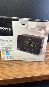 lot 50732 image: Sony ICF-C414 Dream Machine Digital Clock Radio