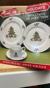 lot 50742 image: Home for the Holidays 16 Piece Christmas Dinnerware Set