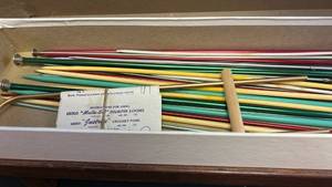 lot 50745 image: Hero Matic-Set Hairpin Loom and Justrite Crochet Fork Set with Instructions