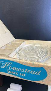 lot 50748 image: Homestead Glass Snack Set with Leaf Pattern