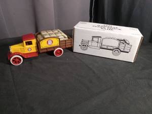 lot 5907 image: Arm & Hammer Baking Soda Delivery Truck with Original Box