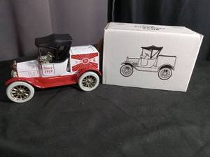 lot 5908 image: Cherry Mash Collectible Die-Cast Model T Ford Delivery Truck
