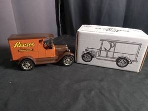 lot 5917 image: Reeses Peanut Butter Cups Die-Cast Delivery Truck Bank