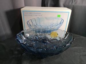 lot 5918 image: Indiana Glass Oval Center Fruit Bowl Pastel Blue Glass