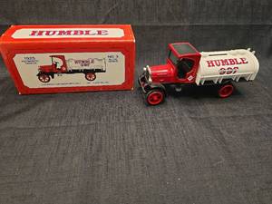 lot 50271 image: ERTL Humble Oil 1925 Kenworth Tanker Truck Coin Bank