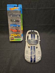 lot 50272 image: Hot Wheels HW Exotics 5-Pack and Dodge Viper Die-Cast Car Bundle