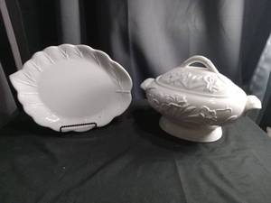 lot 5806 image: White Porcelain Serving Set with Leaf Pattern and Tureen