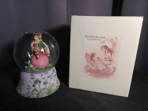 lot 5817 image: Small Wonder Foster Musical Water Globe Playing Edelweiss