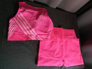 lot 5823 image: Pink Seamless Ribbed Sports Bra and Leggings Set