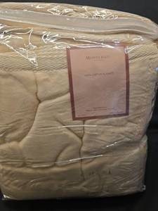 lot 50056 image: Monticello Fine Linens 100% Cotton King Size Blanket