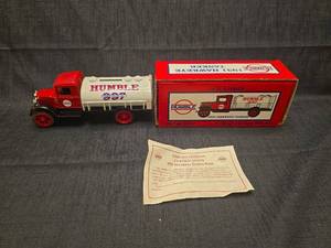 lot 50191 image: ERTL 1931 Humble Hawkeye Tanker Truck Die-Cast Coin Bank with Box