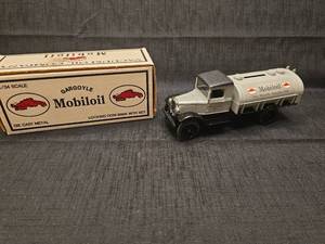 lot 50205 image: ERTL 1931 Hawkeye Mobiloil Tanker Truck Coin Bank