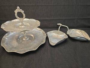 lot 50232 image: Crystal Glass Tiered Serving Stand with Divided Sections Set