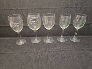 lot 50243 image: Set of 5 Missouri Winery Wine Glasses with Custom Logos