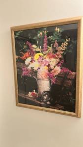 lot 716 image: Framed Floral Still Life Print in Gold Frame